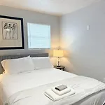 Clean, Cozy 1-Bedroom Near Plaza District #32C