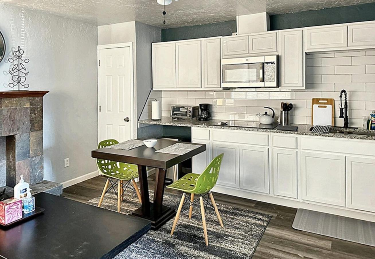 Clean, Cozy 1-bedroom Near Plaza District #32c Holiday home *