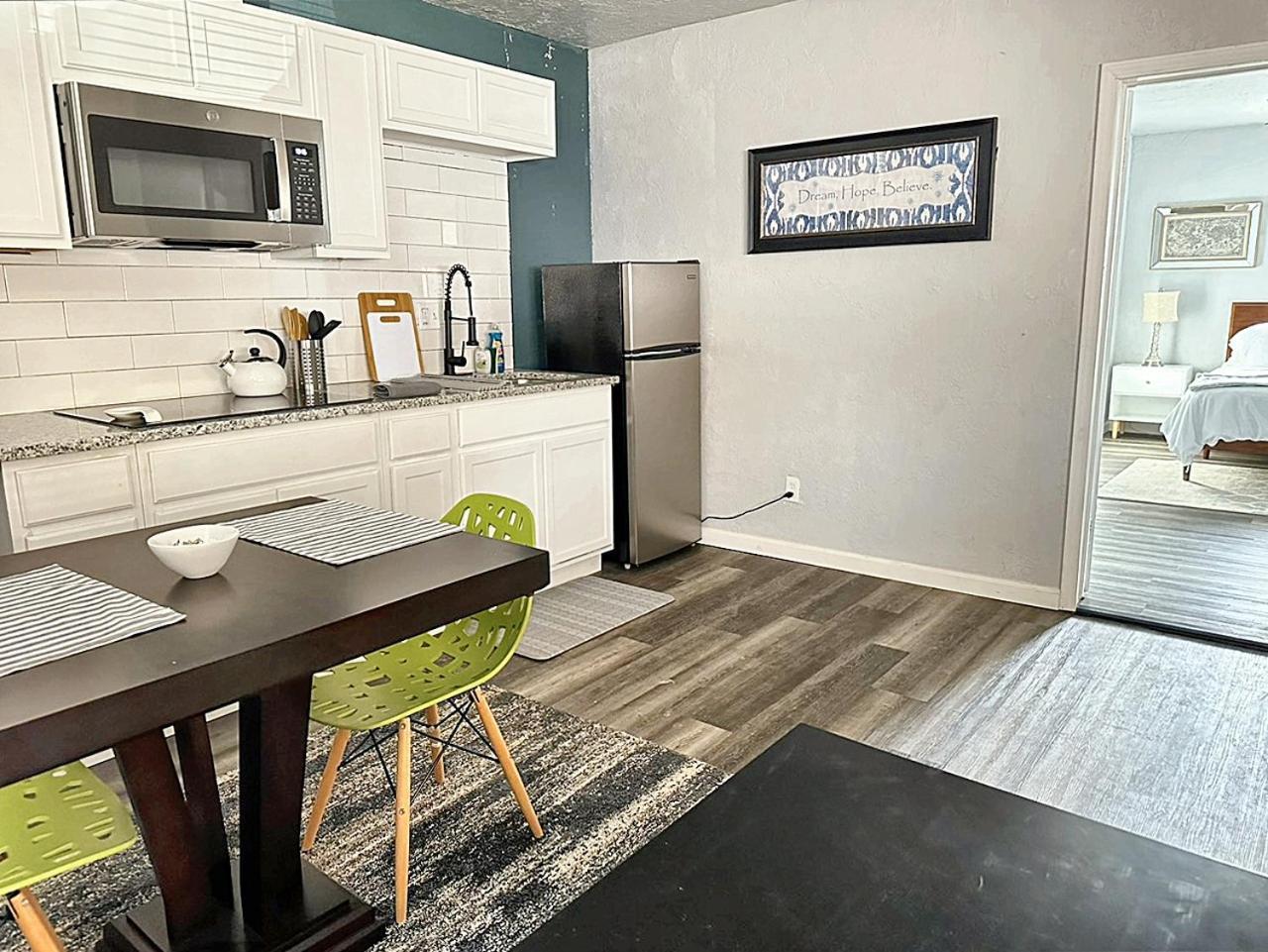 Clean, Cozy 1-bedroom Near Plaza District #32c Holiday home *